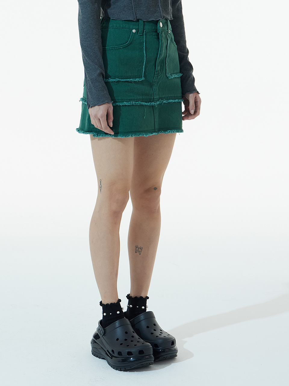 green low-cut edge mini skirt
